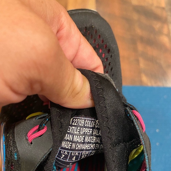 Skechers memory foam Black and neon slip on sneakers
Size 7 - Picture 4 of 4